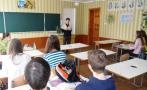 Випускник школи , Тарасенко В.В. розповідає учням про астрономічні спостереження